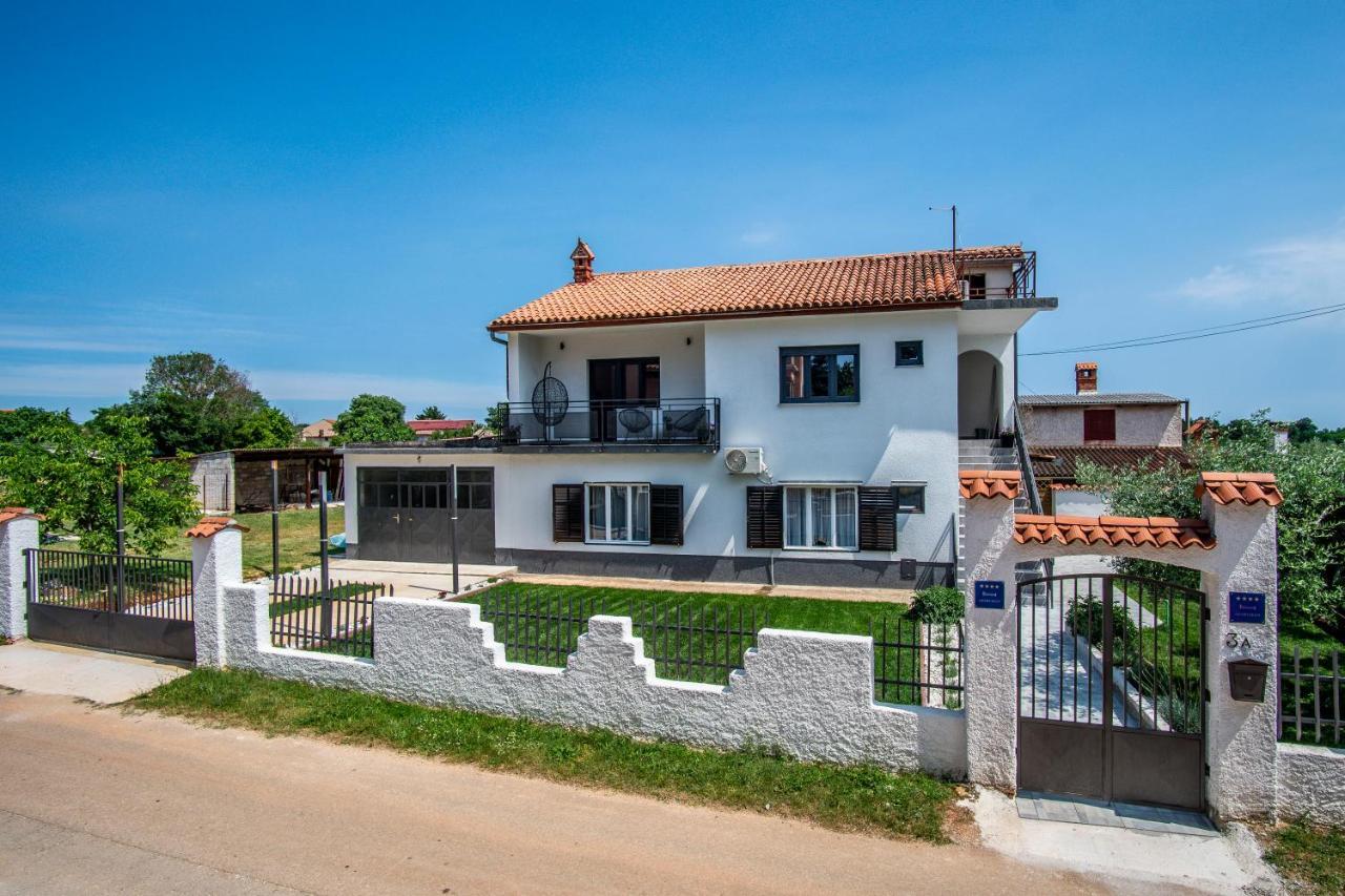 House Nada Apartman Muntic Exterior photo